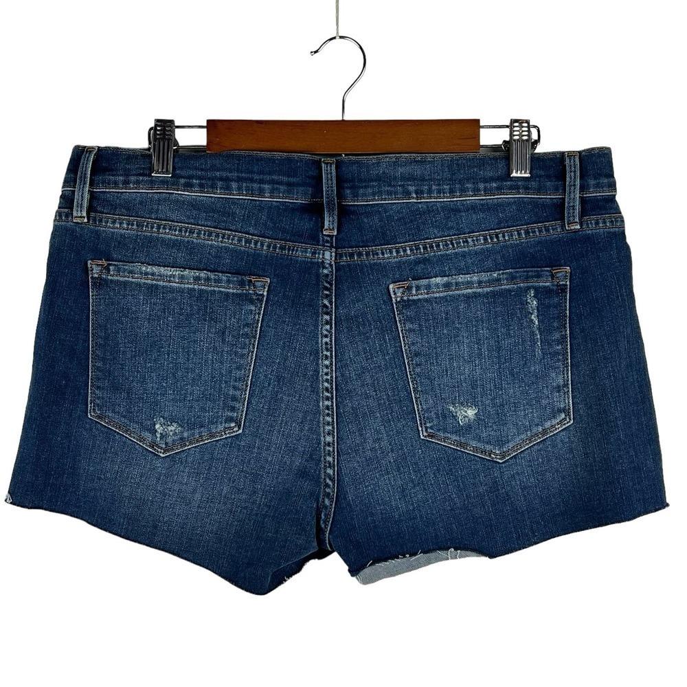FRAME LE CUTOFF DISTRESSED DENIM SHORTS IN AZURE NWT WOMEN'S SIZE‎ 32 - Picture 5 of 16